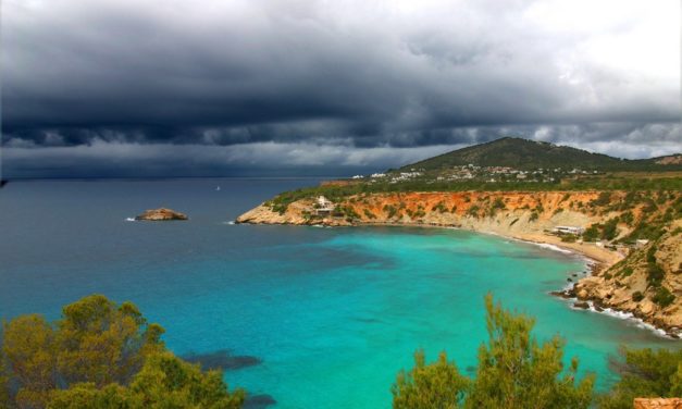 Groene heuvels en goudkleurige stranden, welkom in het noorden van Ibiza!